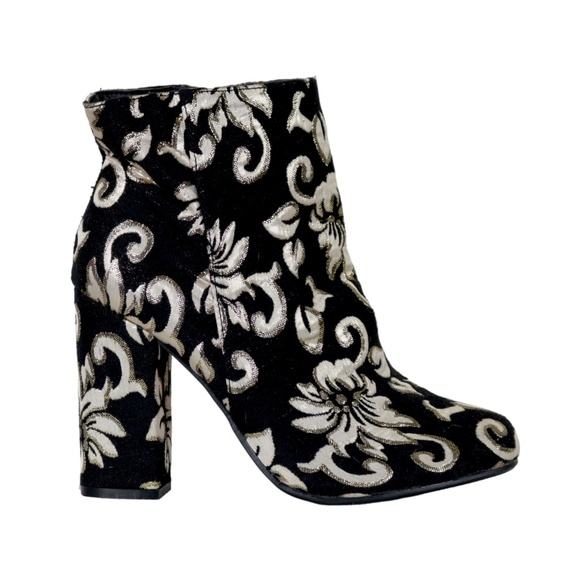 BAMBOO Shoes - NWT Bamboo Nameste Womens Black Gold Floral Ankle Block Heel Booties Size 8